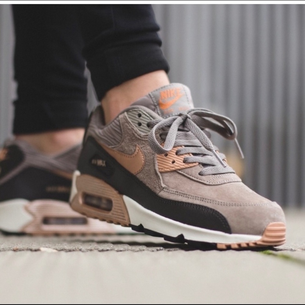Women’s Nike Air Max 90 Brown